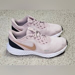 Nike Revolution 5 Women’s Barely Rose Running Shoes Size 7